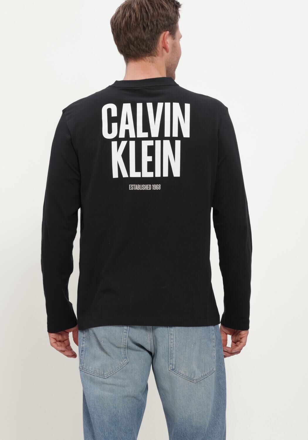 Schwarze CALVIN KLEIN T-shirt LS 30S EU BLOCK FRONT CALVIN TEE - large