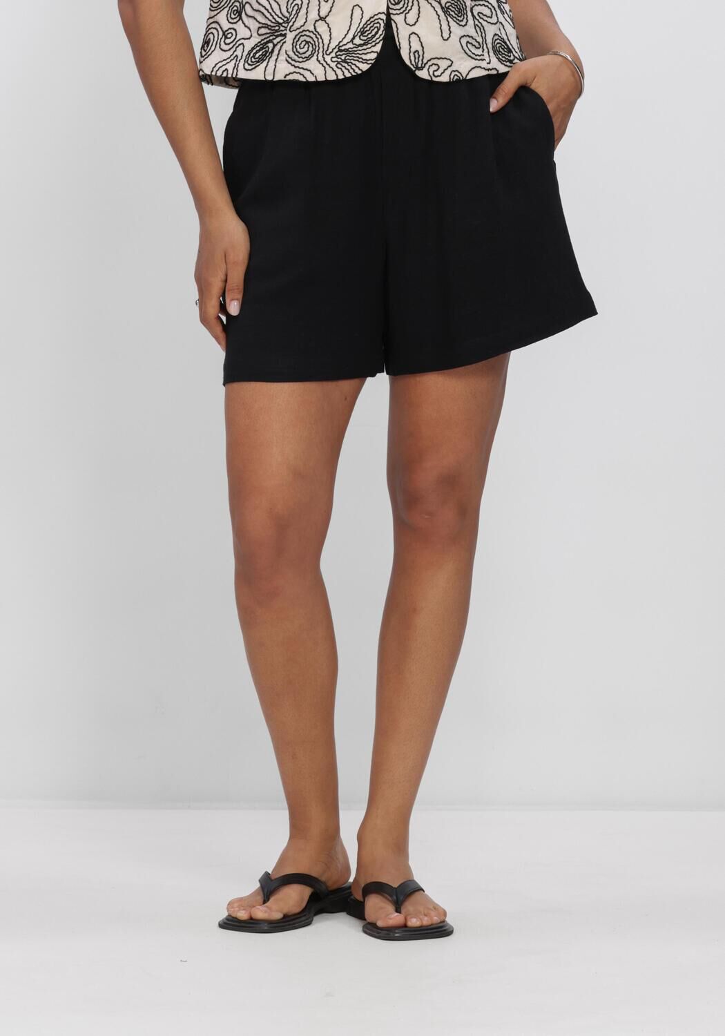 Schwarze OBJECT Kurze Hose OBJSANNE HW WIDE SHORTS - large