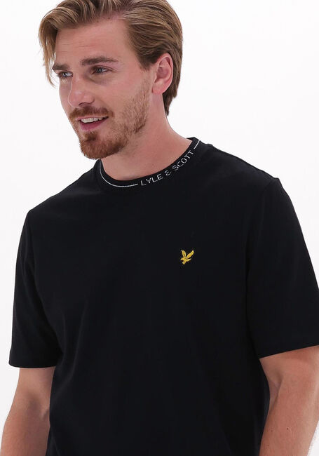 Schwarze LYLE & SCOTT T-shirt BRANDED RINGER TSHIRT - large