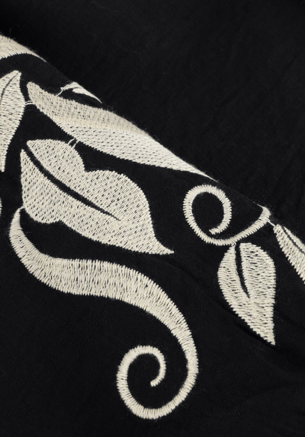 Schwarze NUKUS Blusen TINA BLOUSE EMBROIDERY - large