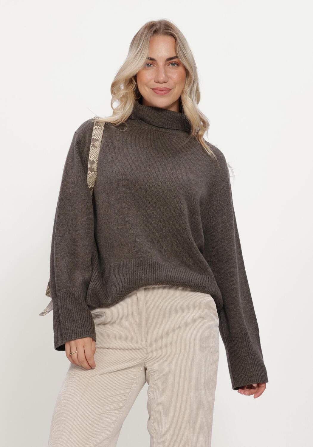 Schwarze SECOND FEMALE Rollkragenpullover ALPHA KNIT T-NECK - large