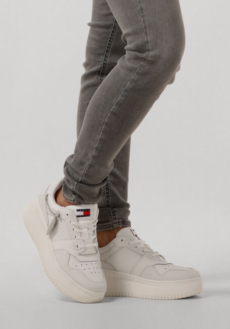 Weiße TOMMY JEANS Sneaker Low TJW RETRO BASKET FLATFORM - large