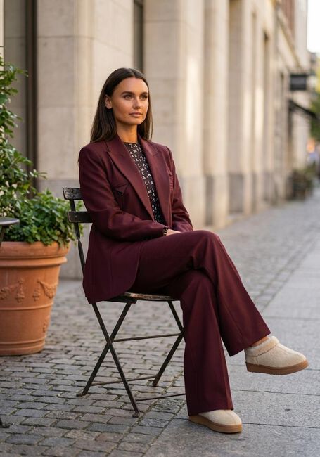 Bordeaux HAUTE L'AMITI&Eacute; Hose PREMIERE PLAIN TALL PANT - large