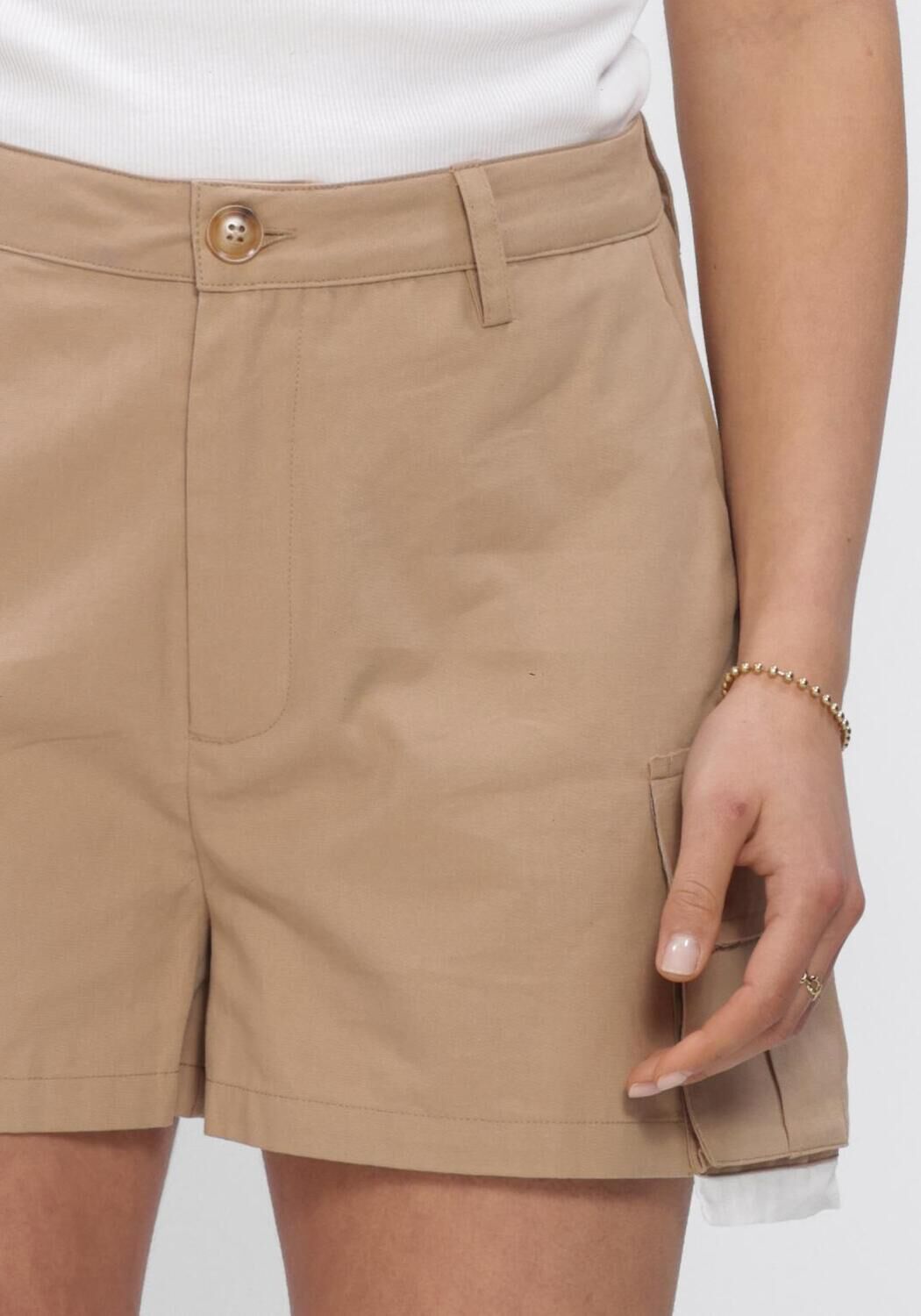 Camelfarbene REFINED DEPARTMENT Kurze Hosen ILLA - large