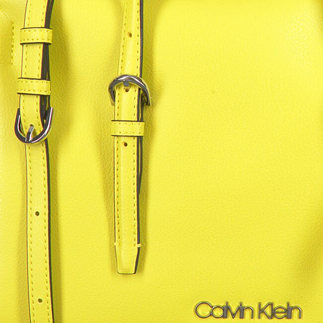 Gelbe CALVIN KLEIN Handtasche AVANT SMALL TOTE - large