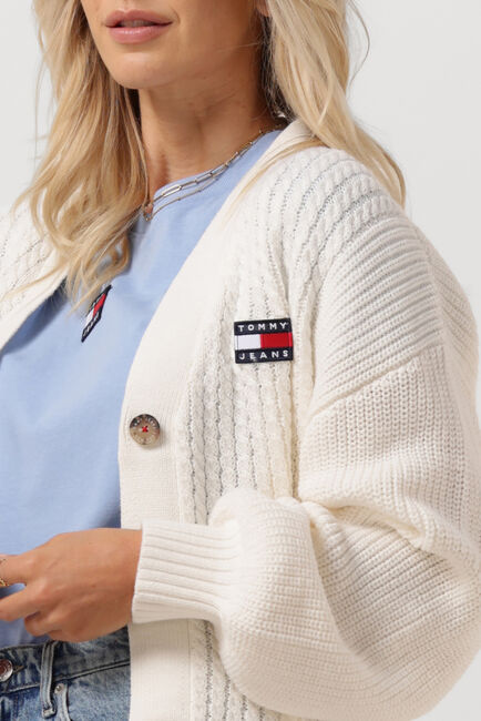 Weiße TOMMY JEANS Strickjacke TJW BADGE CARDIGAN - large