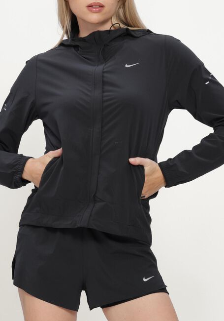 Schwarze NIKE Sportwesten NIKE SWIFT REPEL OPVOUWBAAR JACK - large