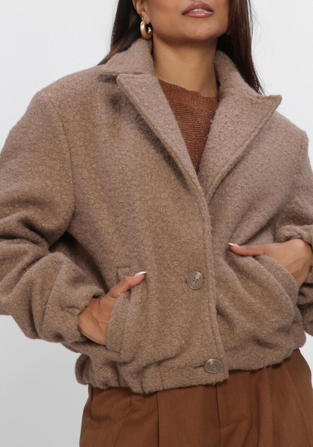 Camelfarbene NUKUS Teddy-Jacke MADELIN JACKET BOUCLE - large