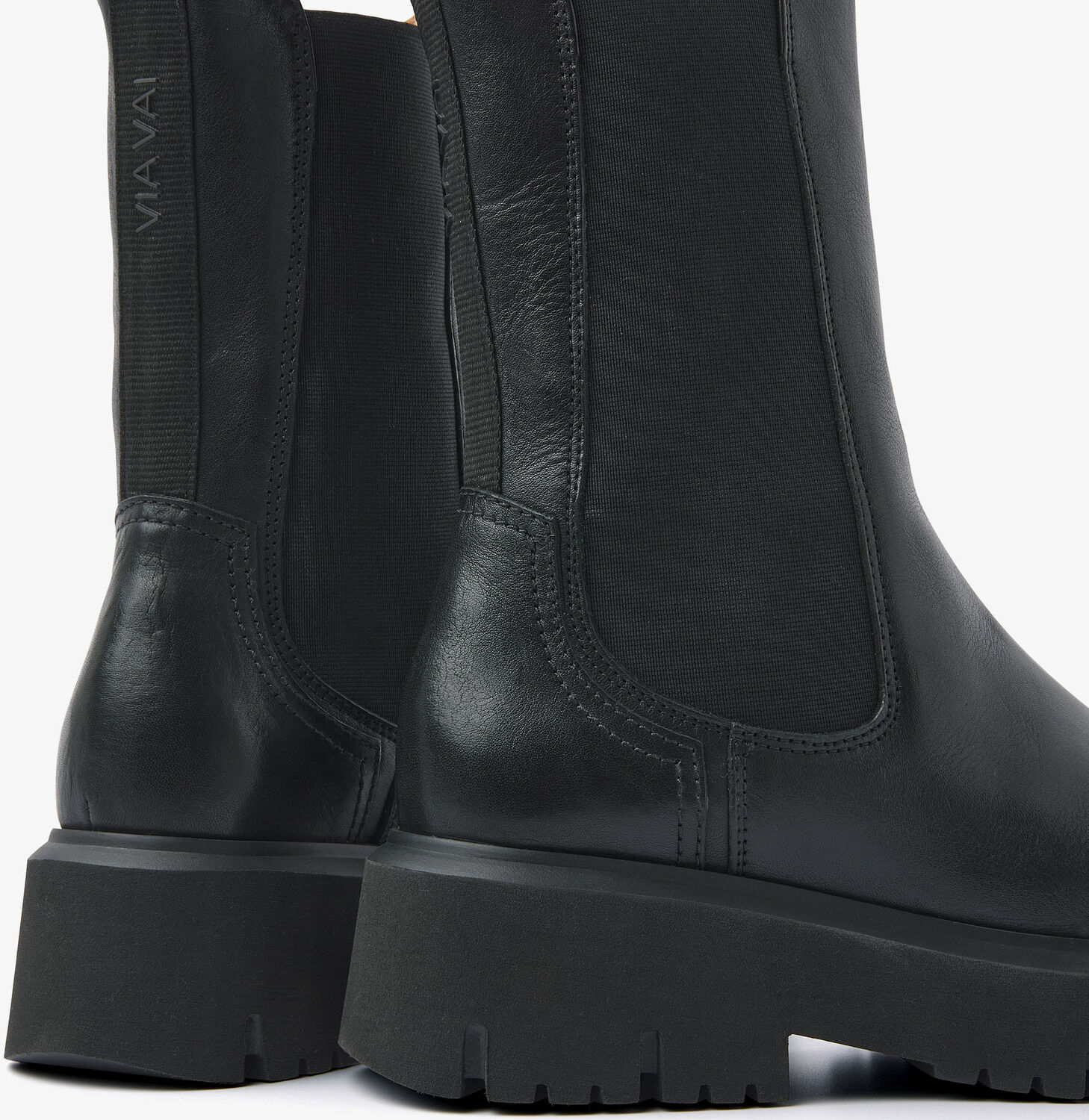 Schwarze VIA VAI Chelsea Boots ZIVA RUSH - large