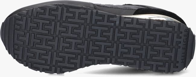 Schwarze TOMMY HILFIGER Sneaker low METALLIC MONOGRAM EMBOSS SNEAKER - large