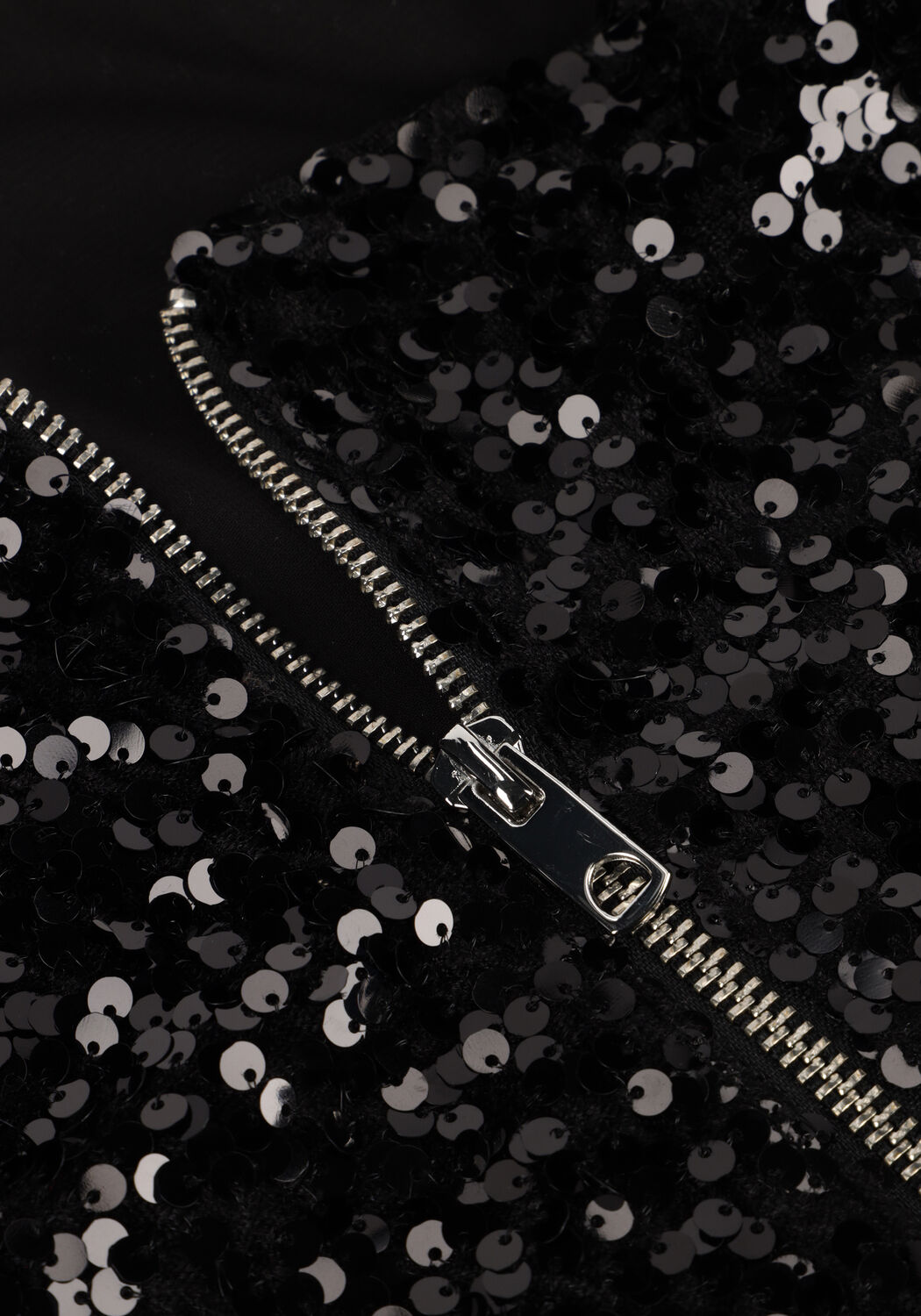 Schwarze NOTRE-V Top NV-ELYNN - large