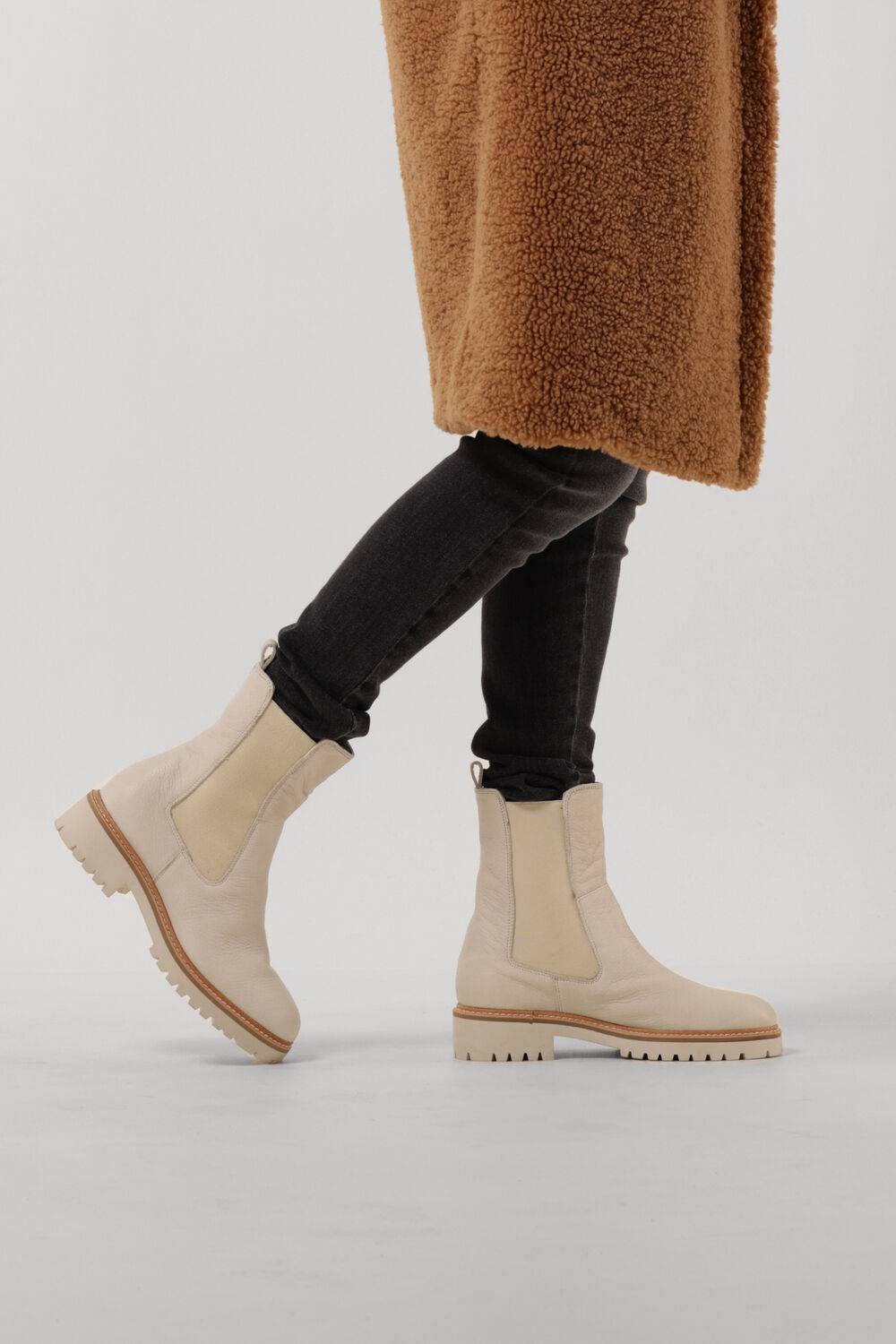 Beige OMODA Chelsea Boots 773 - large