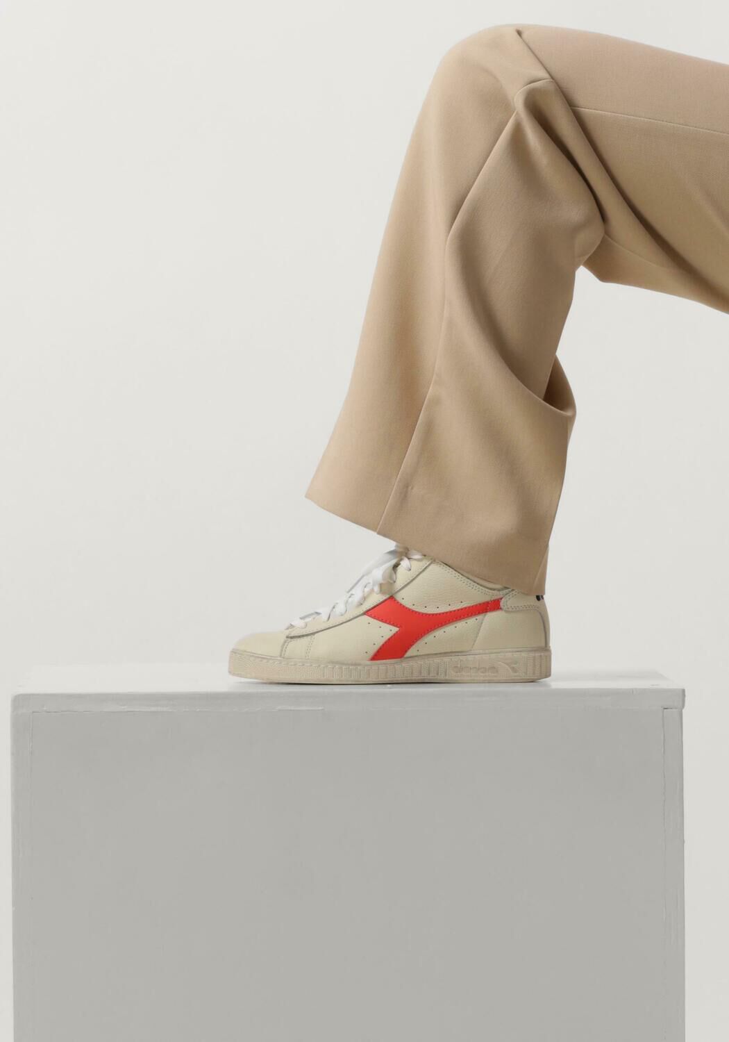 Wei&szlig;e DIADORA Sneaker High GAME L HIGH FLUO DAMES - large