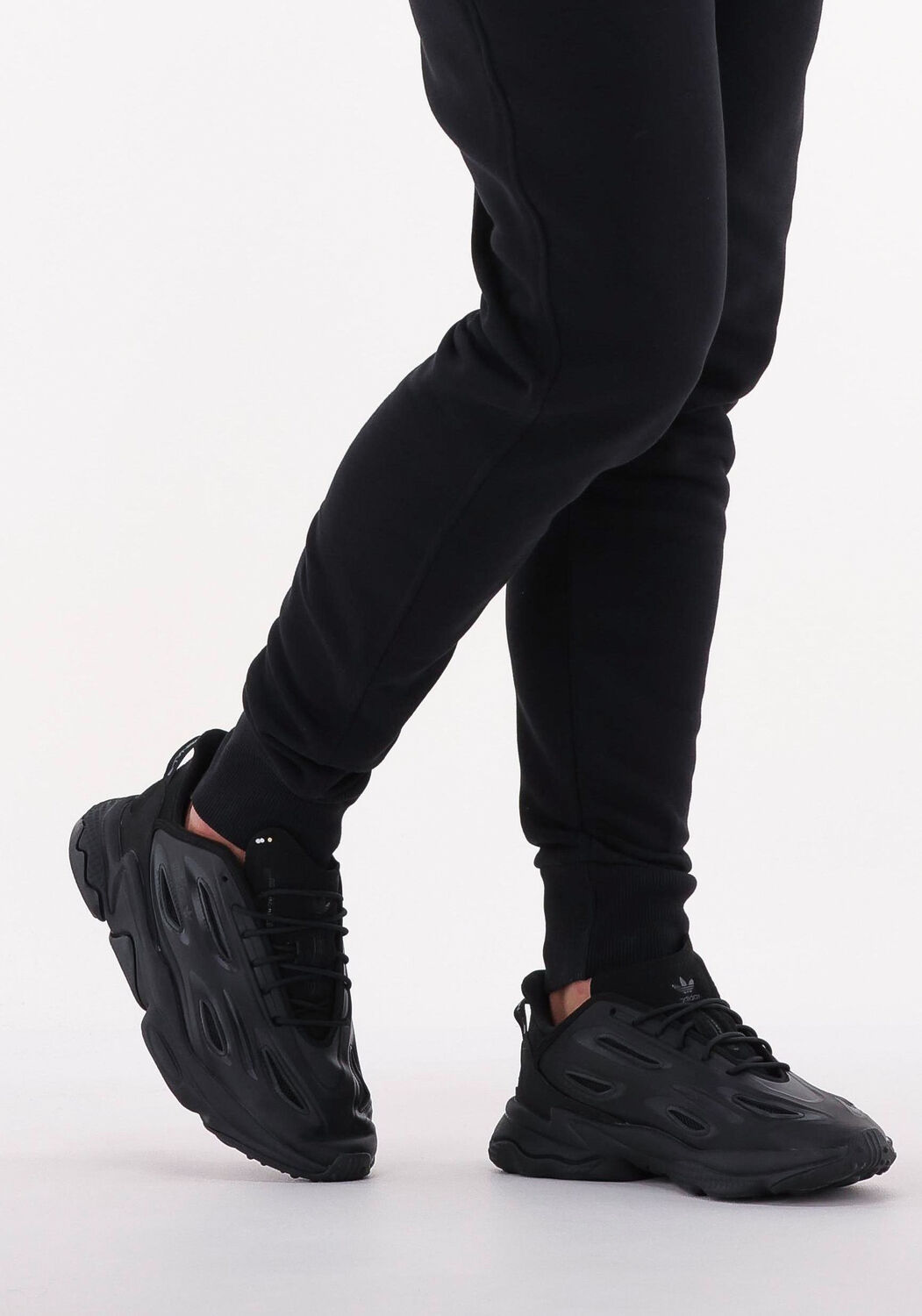 Schwarze ADIDAS Sneaker Low OZWEEGO CELOX MEN - large