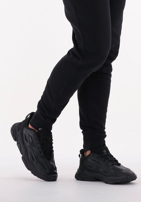 Schwarze ADIDAS Sneaker Low OZWEEGO CELOX MEN - large