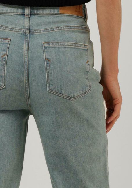 Blaue SELECTED FEMME Mom jeans SLFGRACE FELINA HW MOM GREENCAST JEANS - large