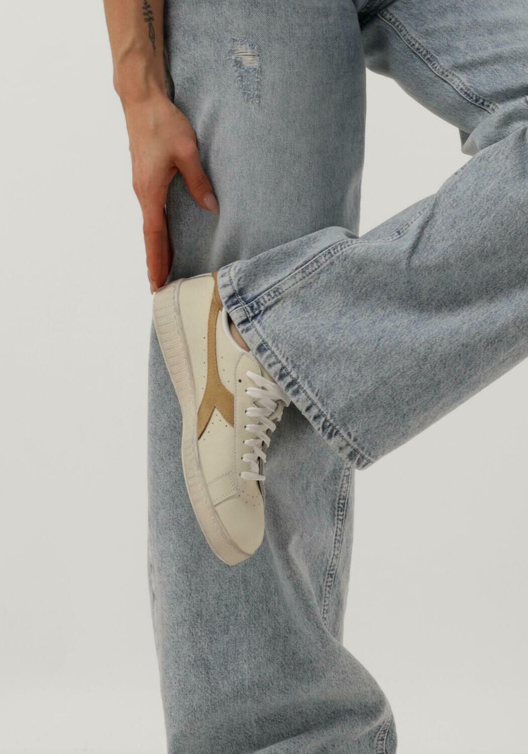 Wei&szlig;e DIADORA Sneaker Low GAME L LOW WAXED WN - large