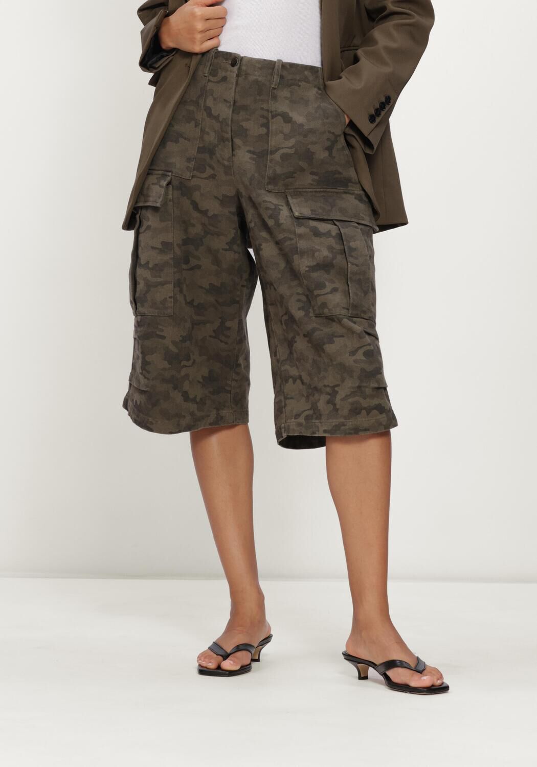 Khaki NEO NOIR Cargohosen ISLANA CAMOU SHORTS - large