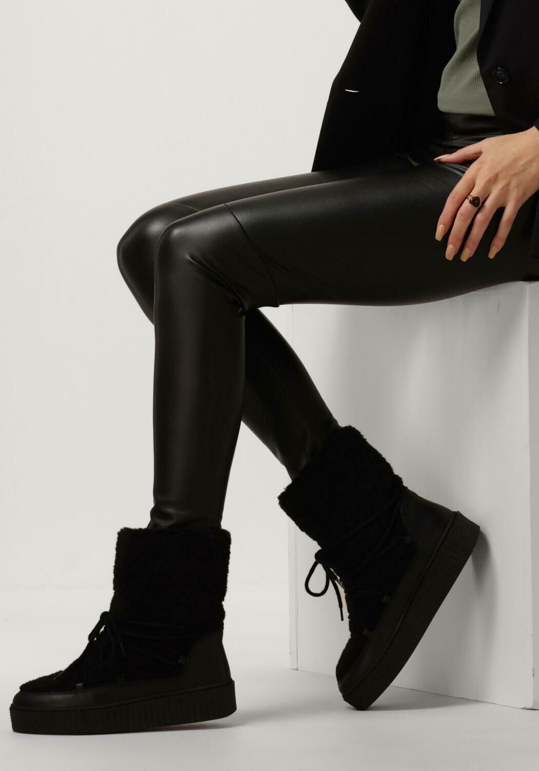 Schwarze ANOTHER LABEL Winterstiefel HELLE TEDDY BOOT - large