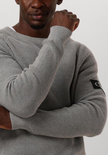Graue CALVIN KLEIN Sweatshirt BADGE EASY SWEATER - large