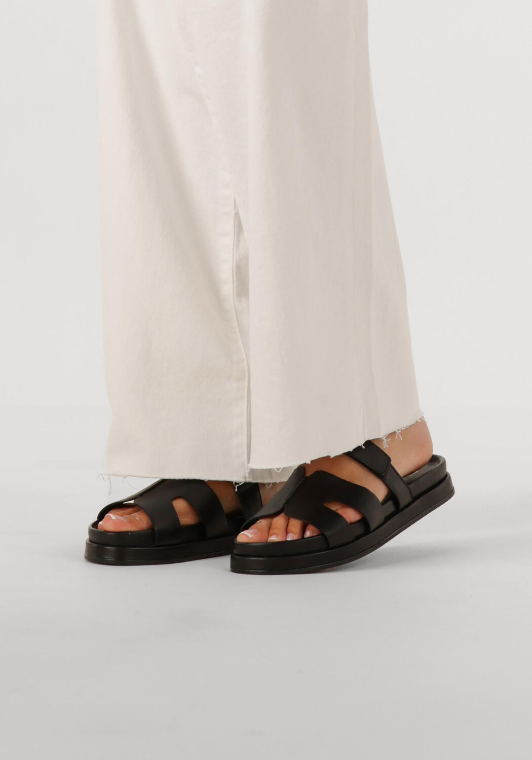 Schwarze BLASZ Pantolette MAGIC-43 - large