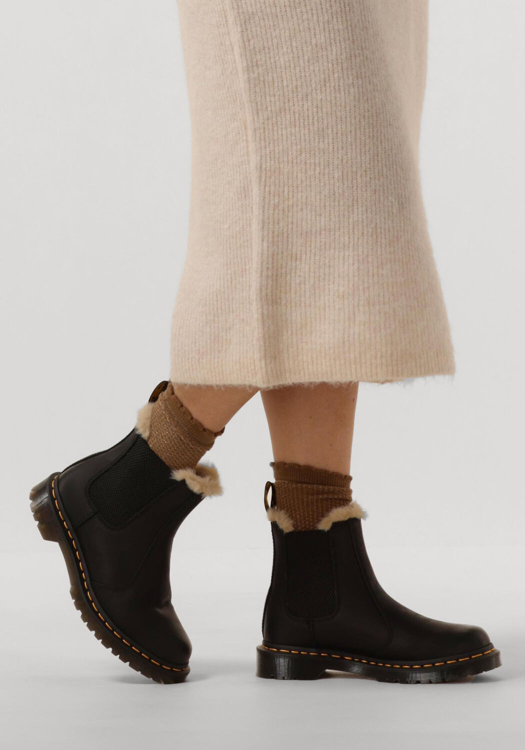 Schwarze DR MARTENS Winterstiefel 2976 LEONORE - large