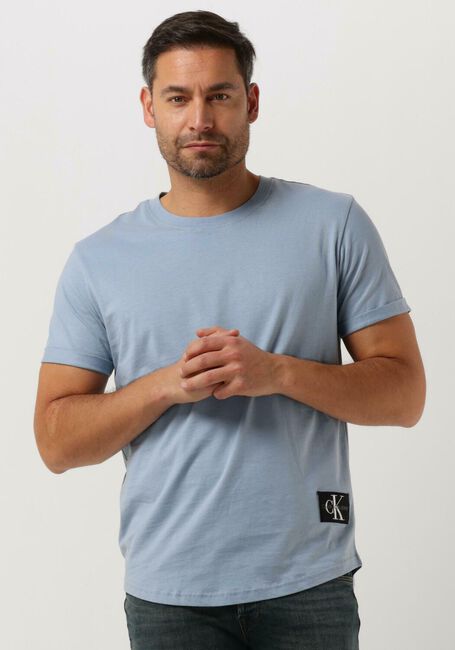 Blaue CALVIN KLEIN T-shirt BADGE TURN UP SLEEVE - large