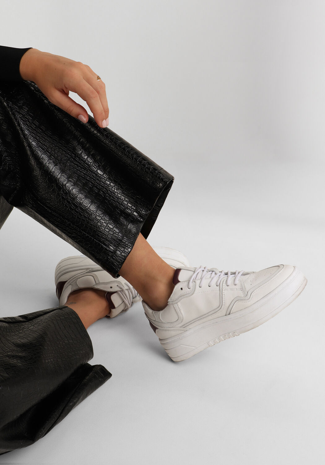 Wei&szlig;e OMODA ATELIER Sneaker Low X NINA - HANNA