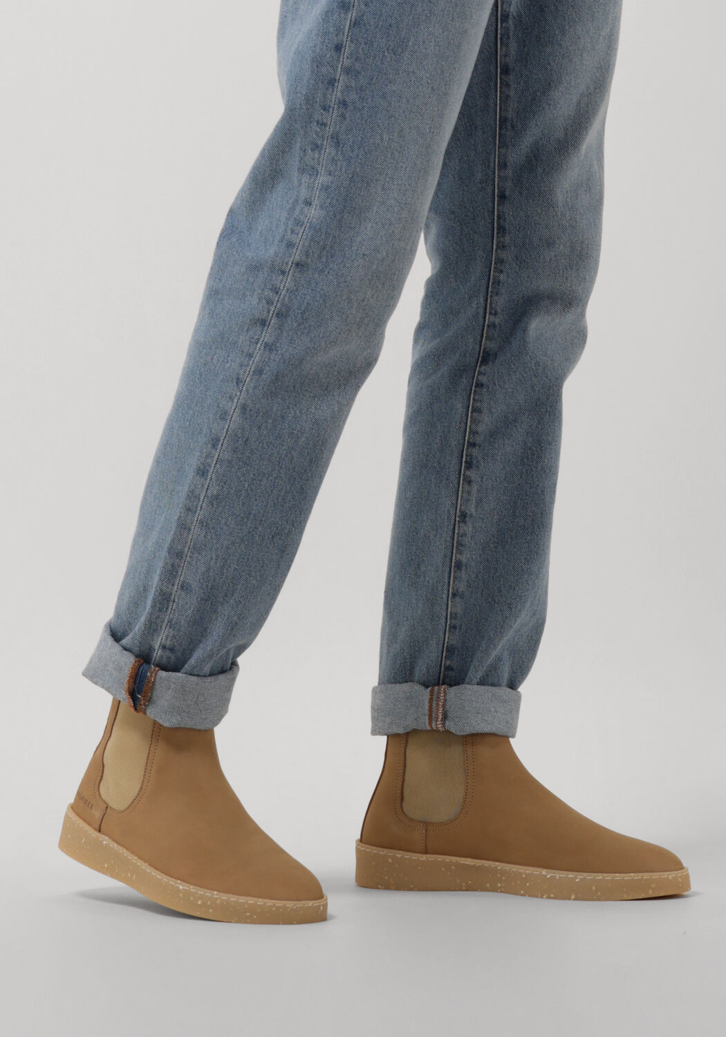 Camelfarbene TOMMY HILFIGER Chelsea Boots ELEVATED GUM NUBUCK CHELSEA - large