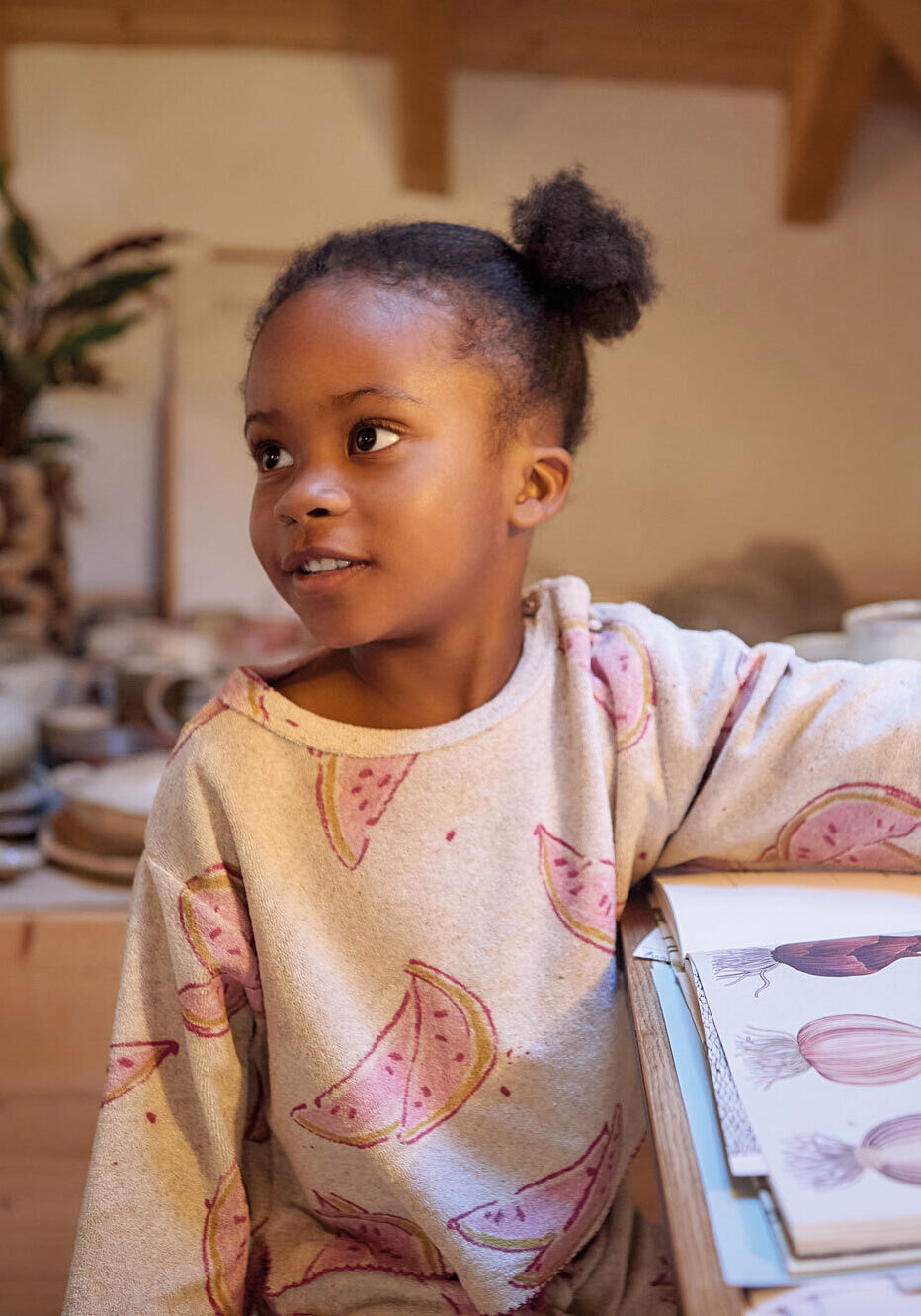 Ecru PLAY UP T-shirt PRINTED PLUSH SWEATER - large