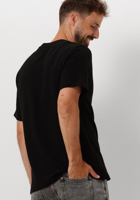 Schwarze ANERKJENDT T-shirt AKKIKKI S/S STRUCTURE TEE - large