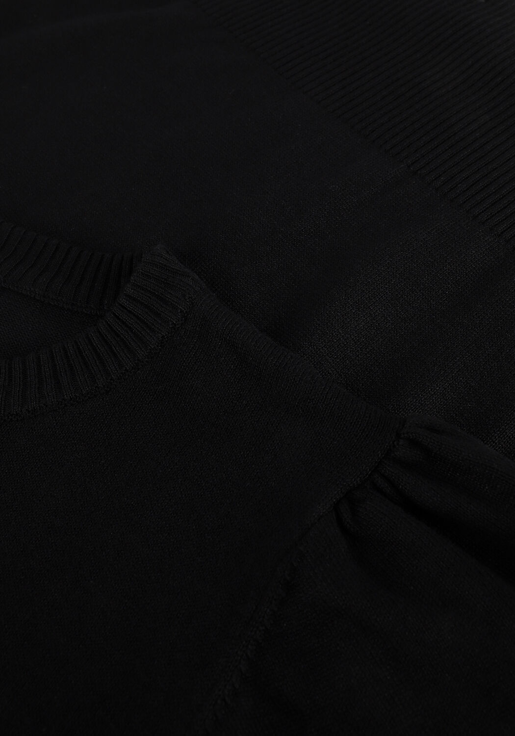 Schwarze MINUS Top LIVA KNIT TEE - large