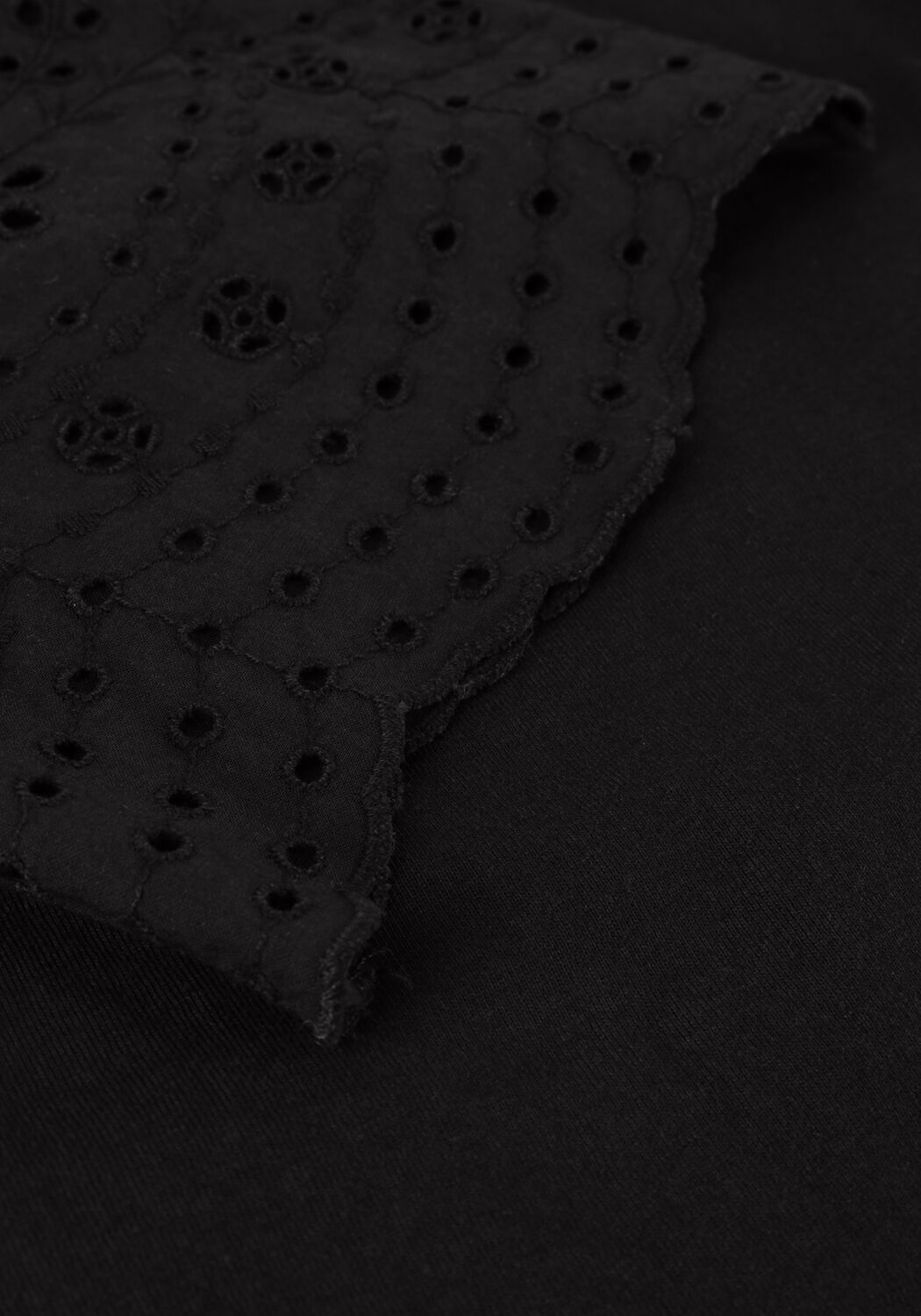 Schwarze Y.A.S. T-shirt YASLEX SS TOP W. EMB SLEEVES S. - large