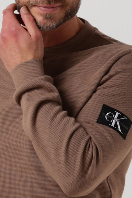 Braune CALVIN KLEIN Sweatshirt MONOLOGO BADGE WAFFLE LS TEE - large
