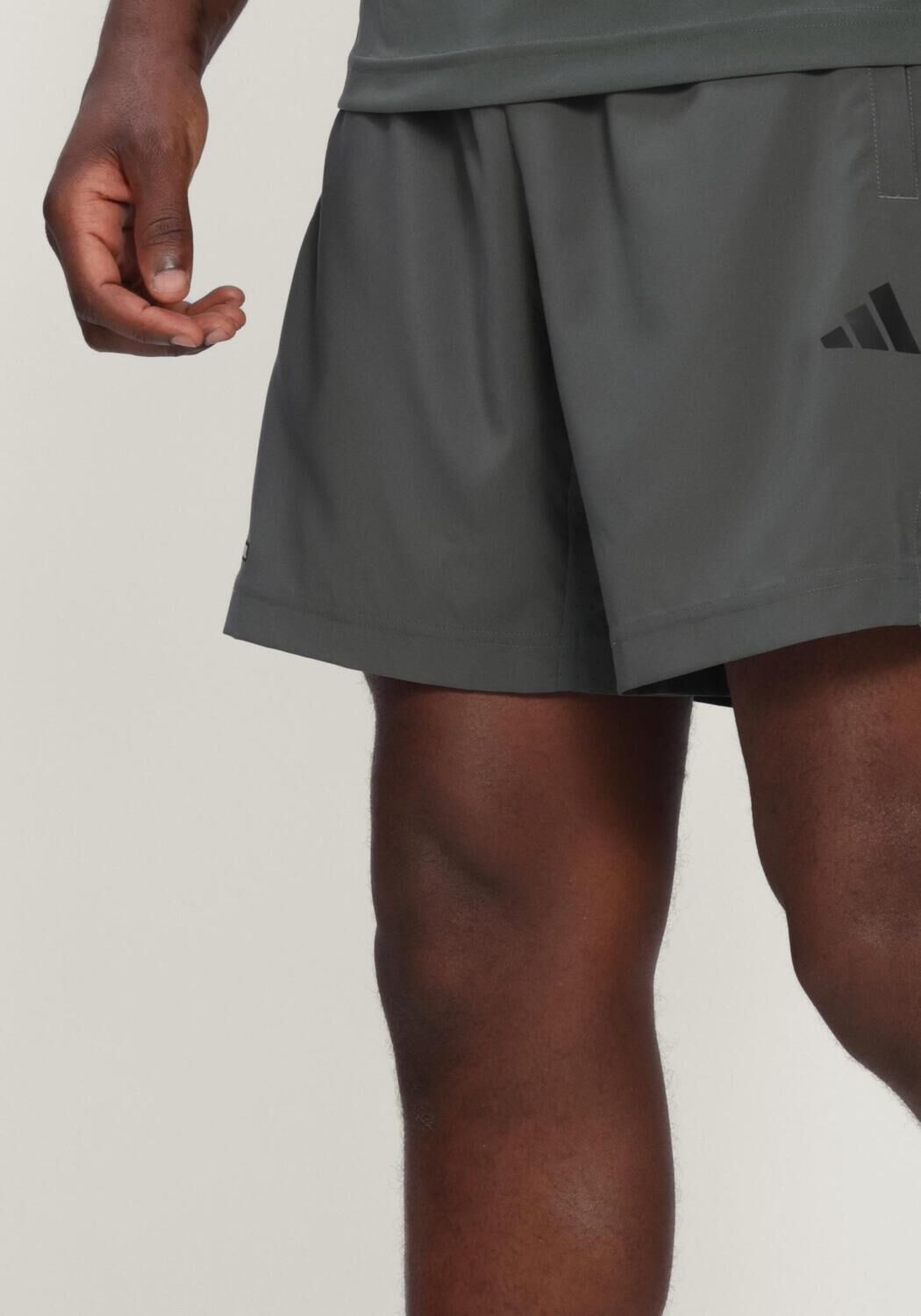 Dunkelgrau ADIDAS Sportshorts TECHESS 3S SHORT - large