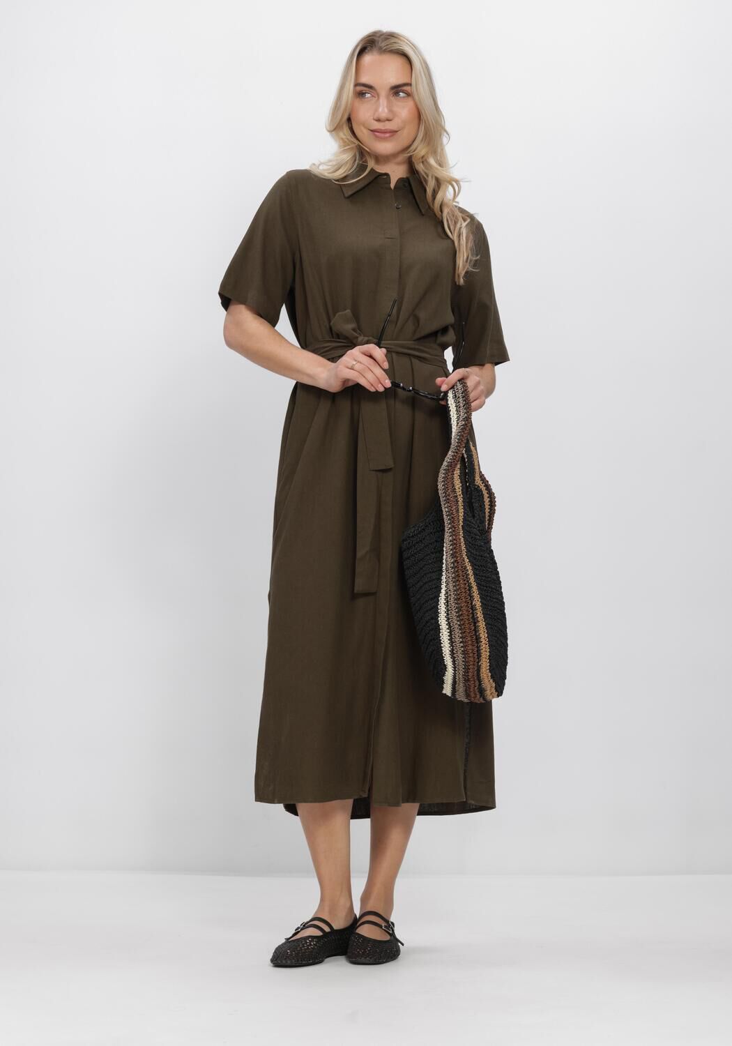 Dunkelblau MY ESSENTIAL WARDROBE Kleider MWDIAS SS BOXY SHIRTDRESS - large