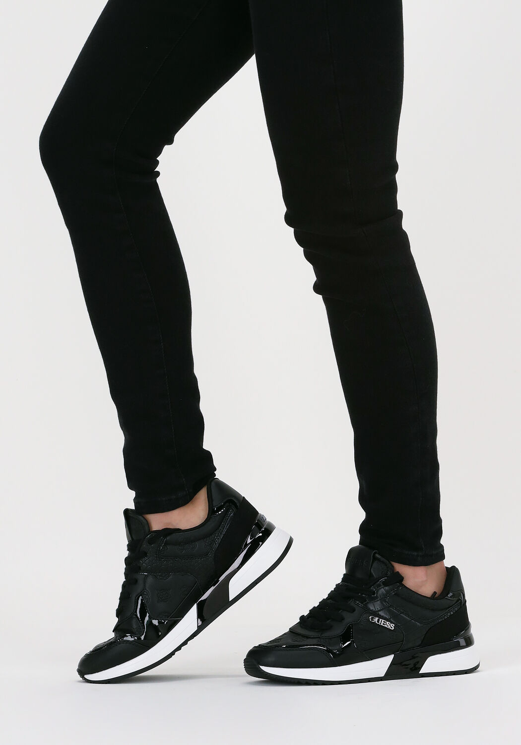 Schwarze GUESS Sneaker Low MAYBEL - large