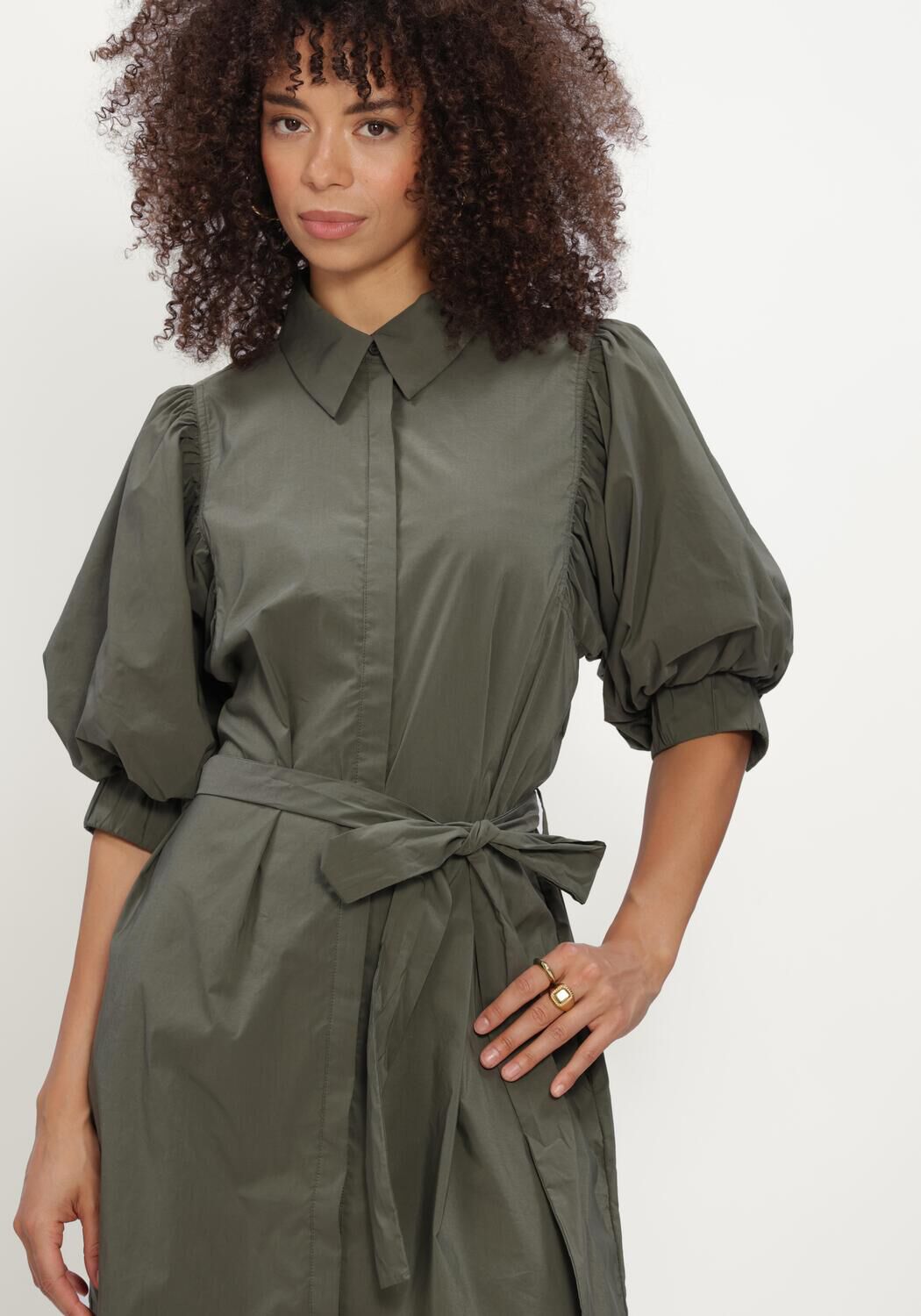 Gr&uuml;ne NEO NOIR Midikleid SERENE POPLIN DRESS - large