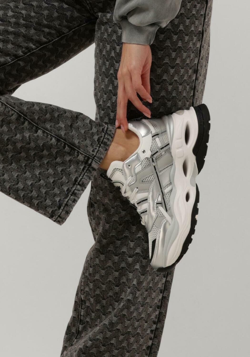 Wei&szlig;e BUFFALO Sneaker Low TRIPLET HOLLOW - large