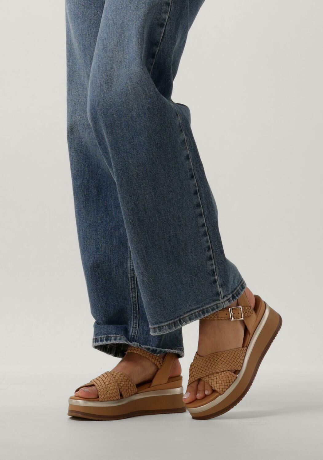 Braune INUOVO Flache Sandalen A98004 - large