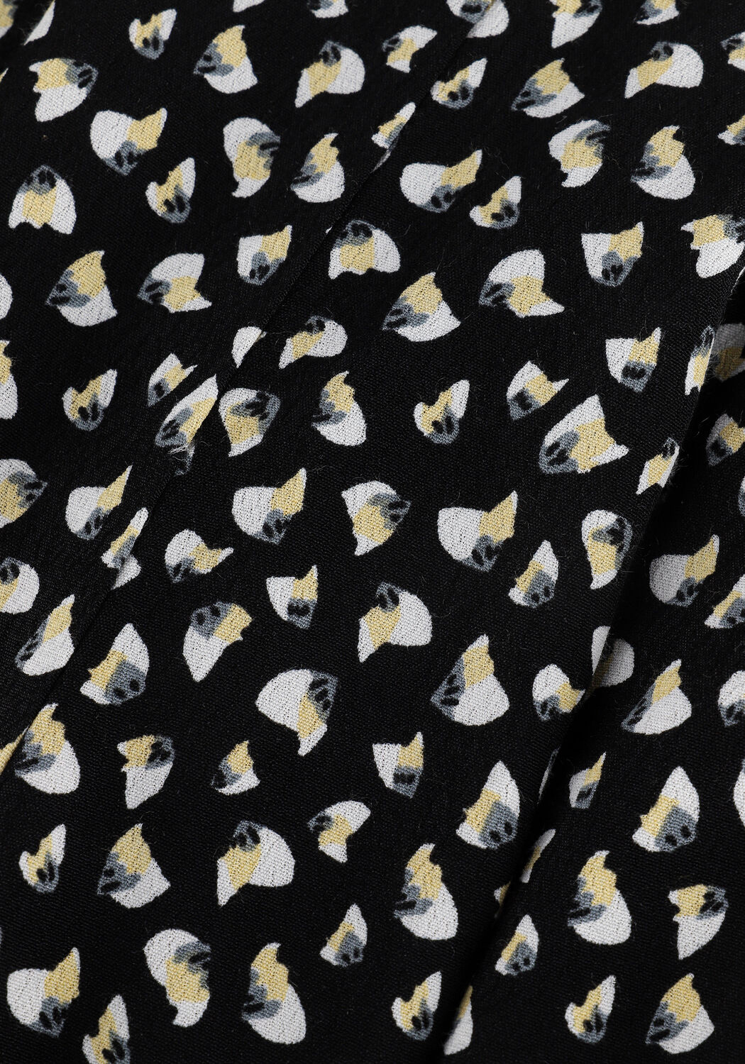 Schwarze COLOURFUL REBEL Hosen KENDALL GRAPHIC LEAF SHORT - large