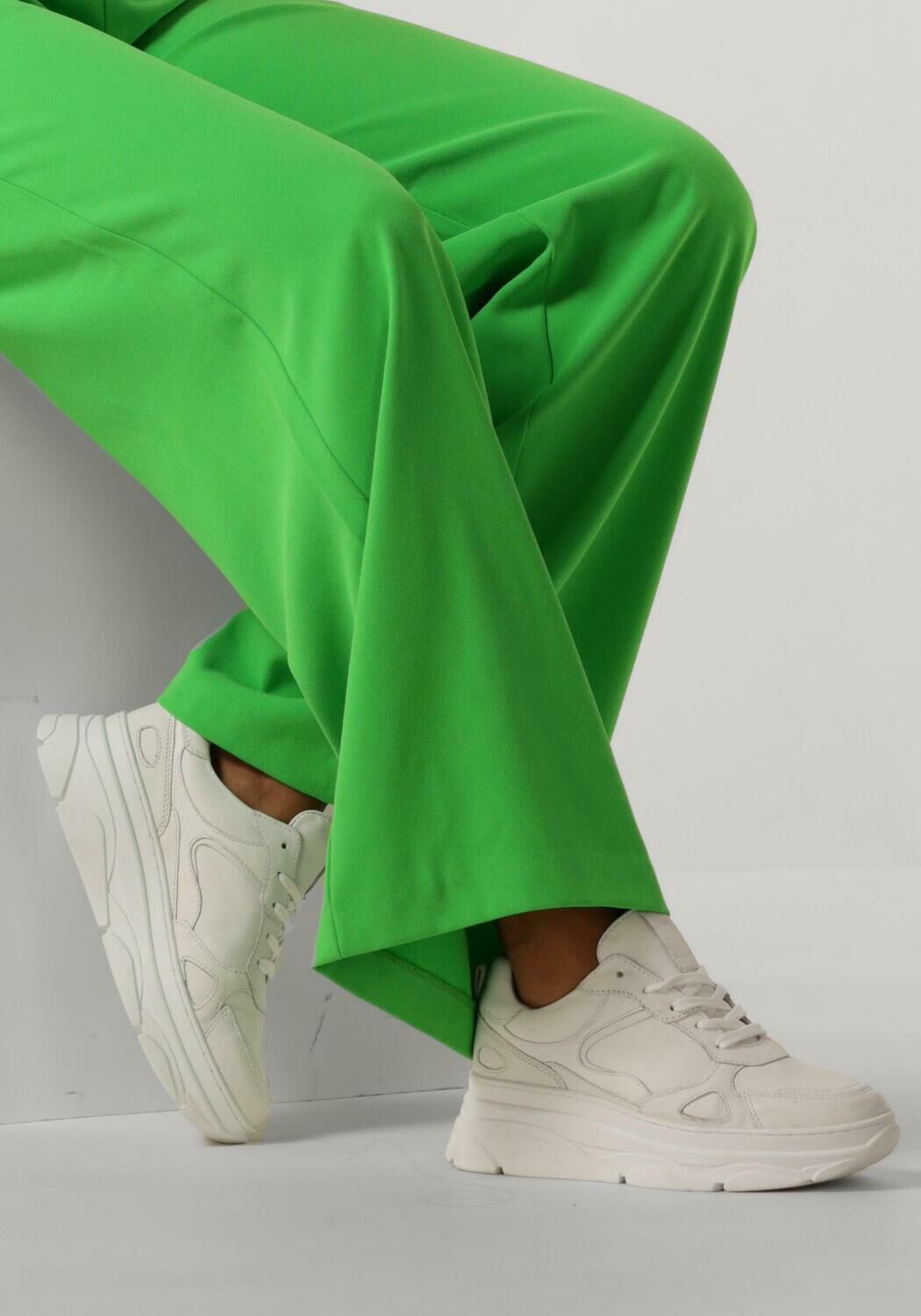 Wei&szlig;e OMODA Sneaker Low JARA - large