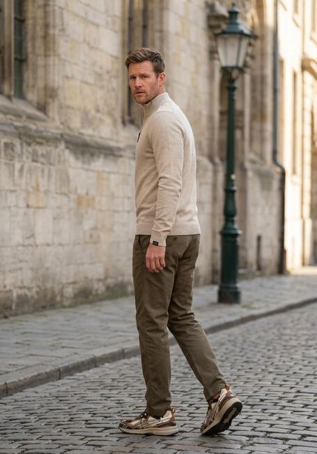 Braune BUTCHER OF BLUE Chino TRISTAN SATEEN CHINO - large