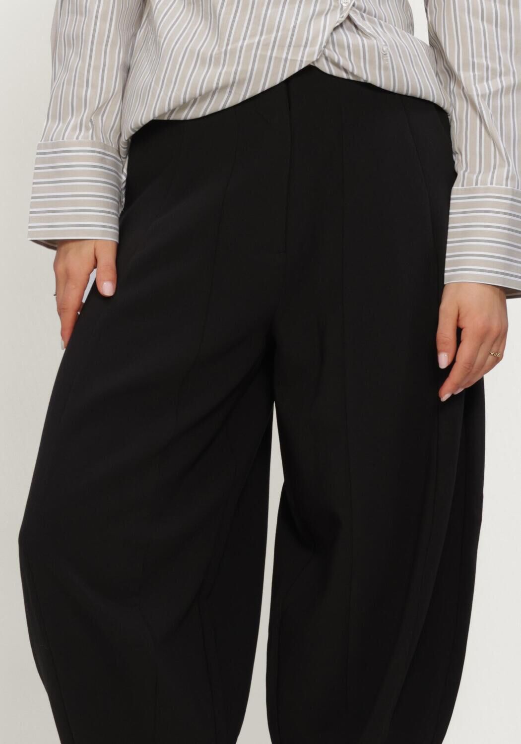 Schwarze Y.A.S. Weite Hose YASBAY HW BARREL BALLOON PANT - large