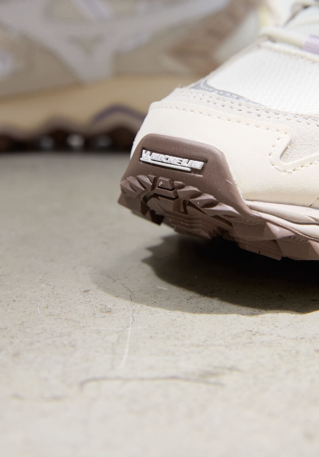 Graue MIZUNO Sneaker Low WAVE MUJIN TL - large