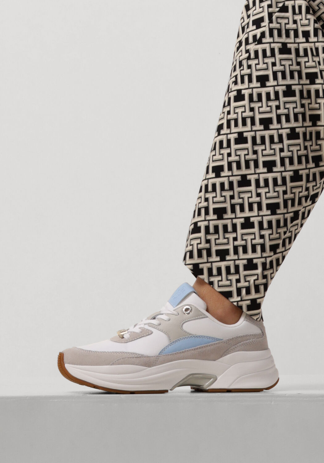 Wei&szlig;e TOMMY HILFIGER Sneaker Low CHUNKY FEMININE RUNNER HARDWARE - large