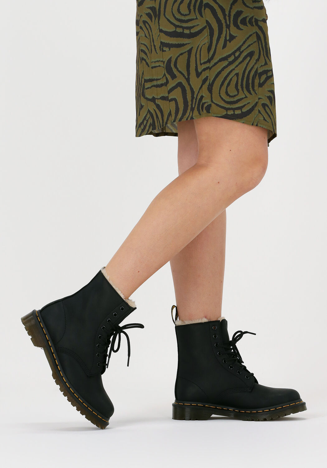 Schwarze DR MARTENS Schn&uuml;rboots 1460 W - large