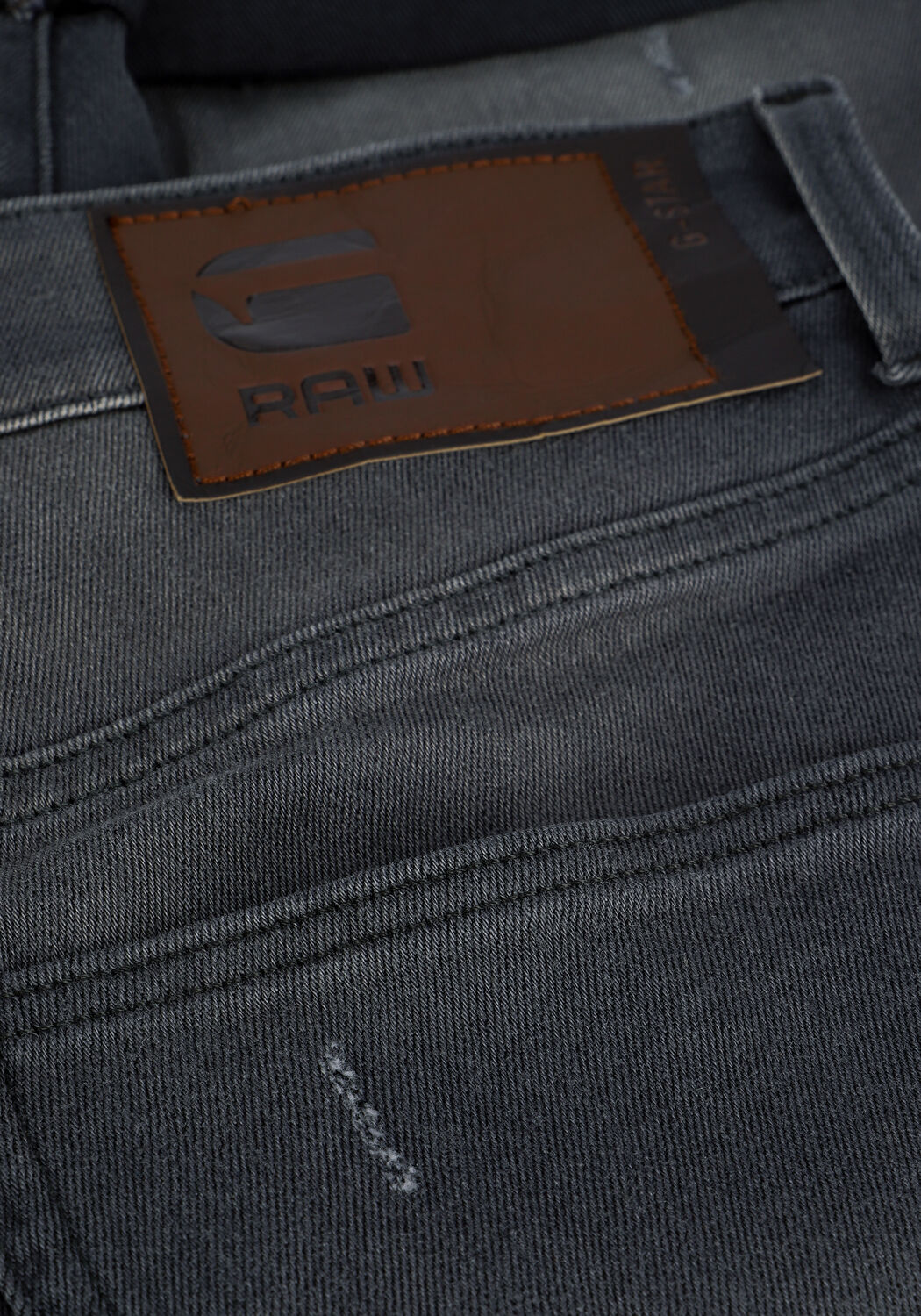 Graue G-STAR RAW Kurze Hosen 3301 SLIM SHORT - large