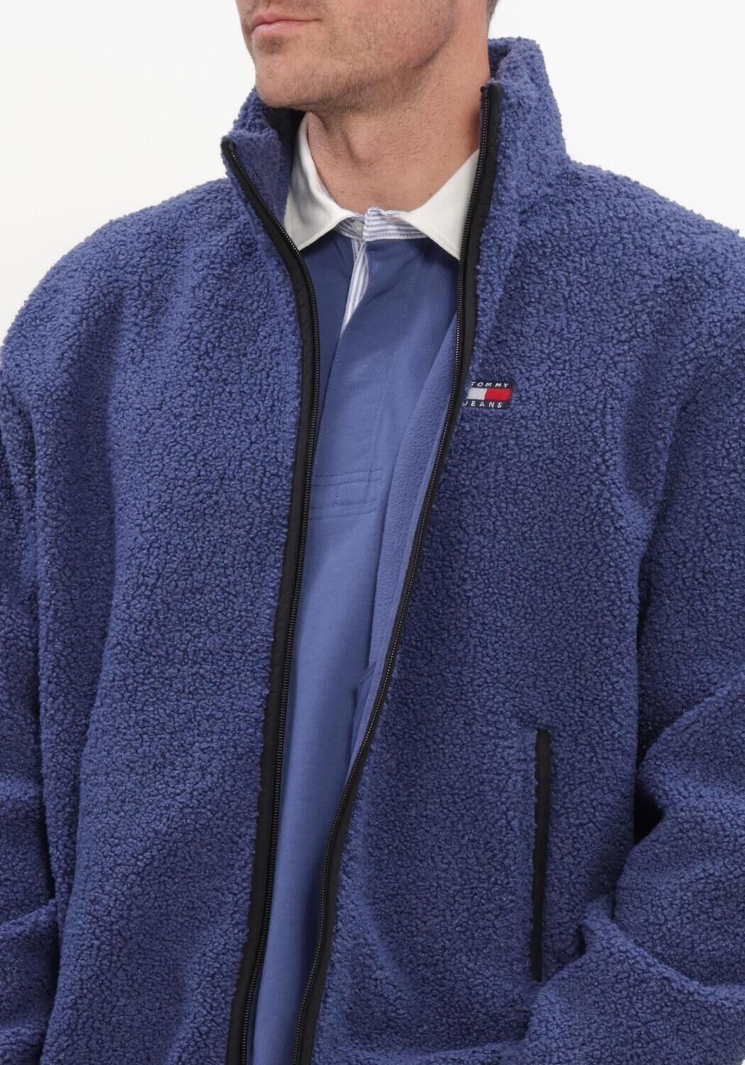 Blaue TOMMY JEANS Strickjacke TJM RLX BADGE ZIP-THRU TEDDY EXT - large