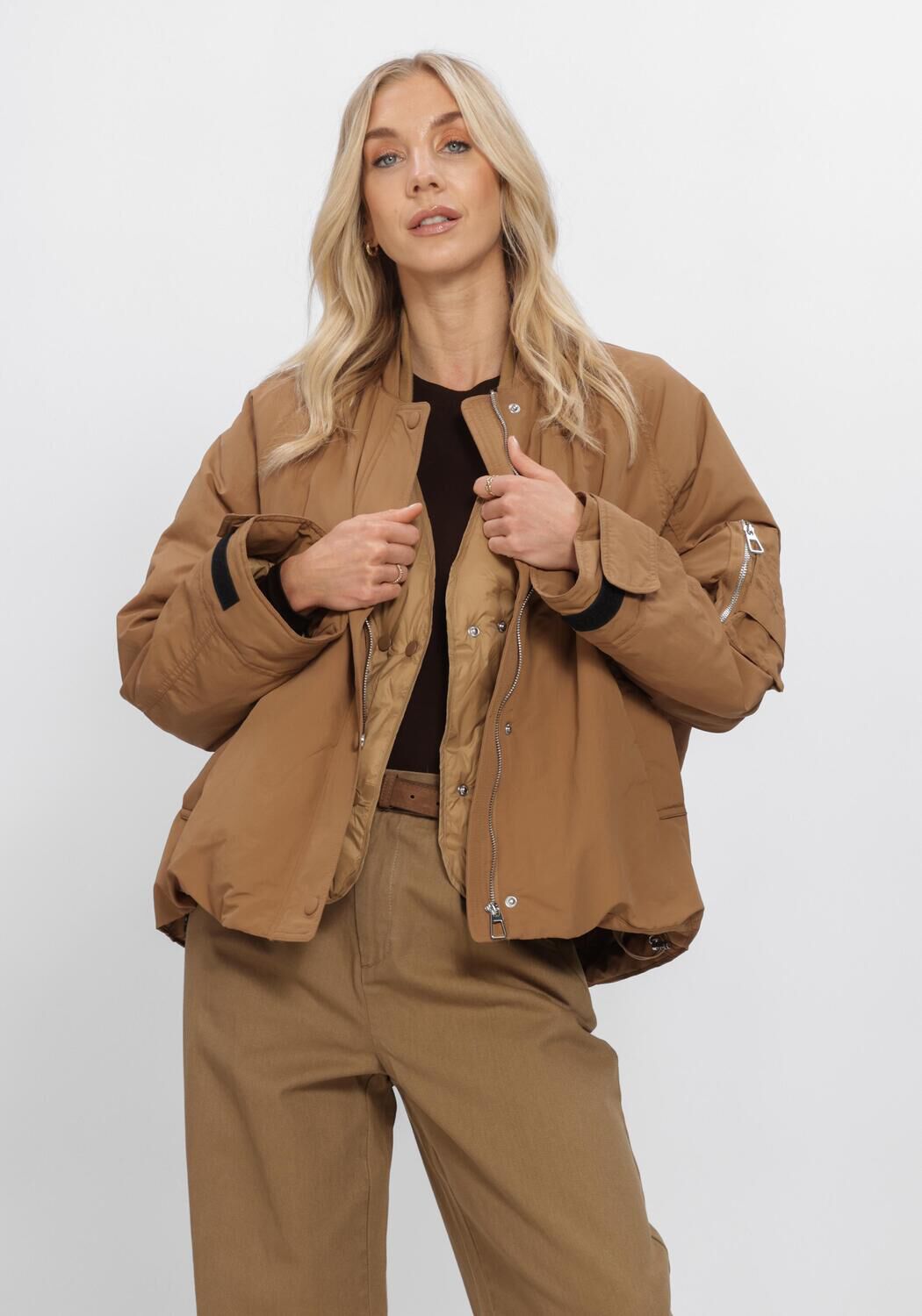 Camelfarbene WITHBLACK Jack WBLGRAPPY BOMBER - large